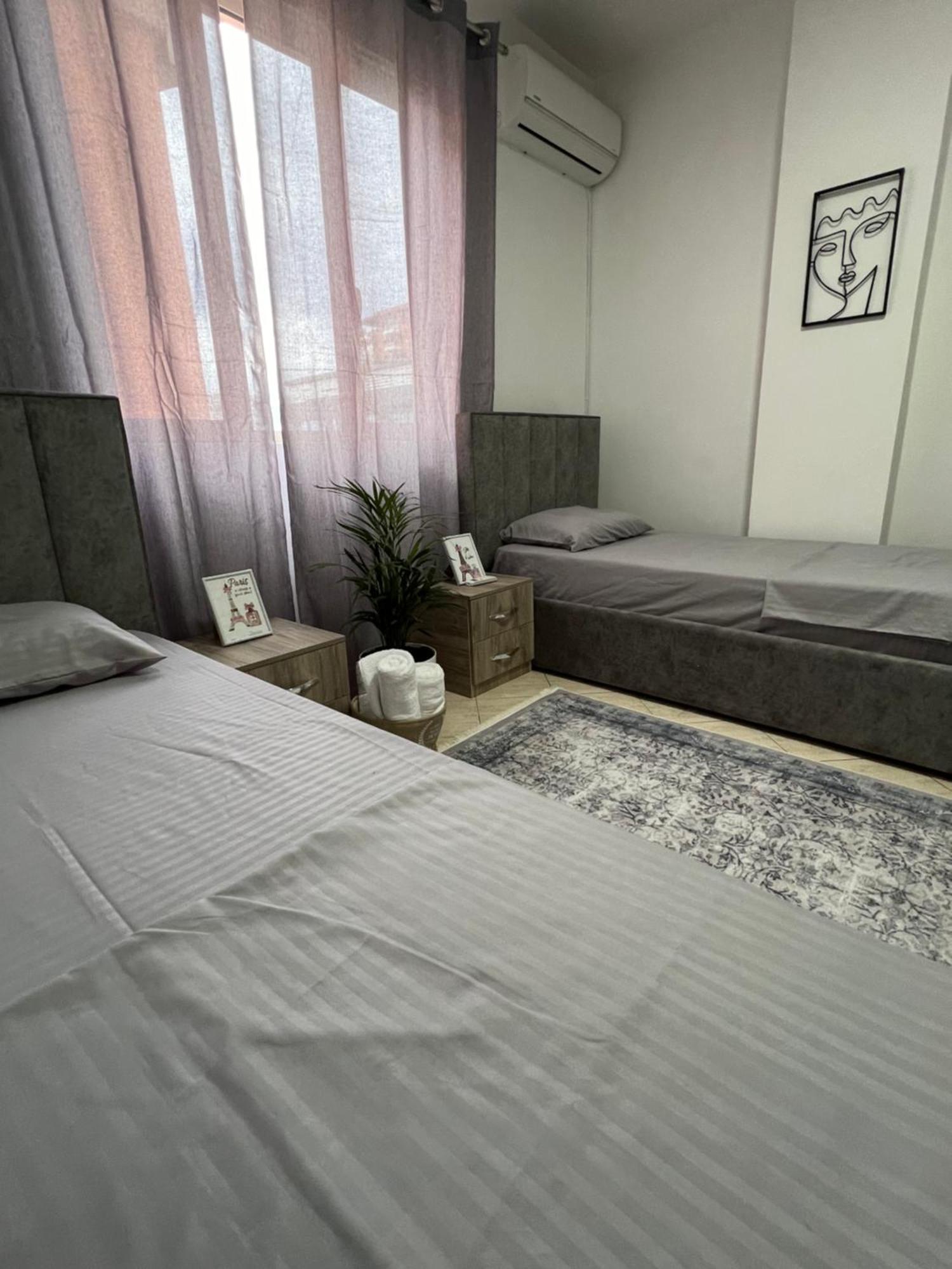 Hostel By Fenix טיראנה מראה חיצוני תמונה